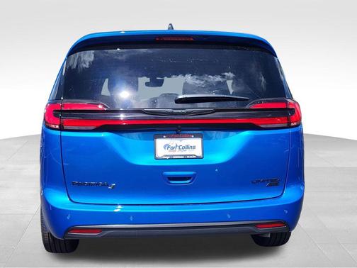 Hydro Blue Pearlcoat 2026 Chrysler Pacifica Limited