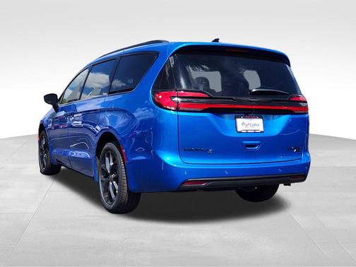 Hydro Blue Pearlcoat 2026 Chrysler Pacifica Limited