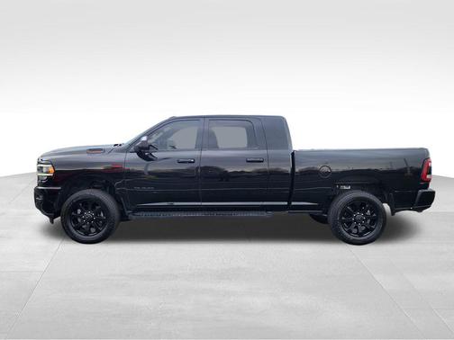 Diamond Black Crystal Pearlcoat 2022 RAM 3500 Big Horn Mega Cab 4x4 6'4' Box