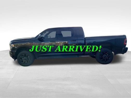 2022 RAM 3500 Big Horn Mega Cab 4x4 6'4' Box