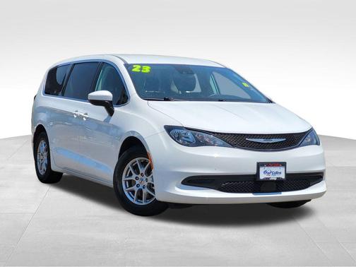 Bright White Clearcoat 2023 Chrysler Voyager LX