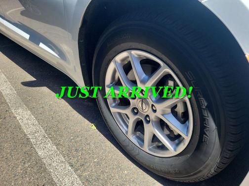Bright White Clearcoat 2023 Chrysler Voyager LX