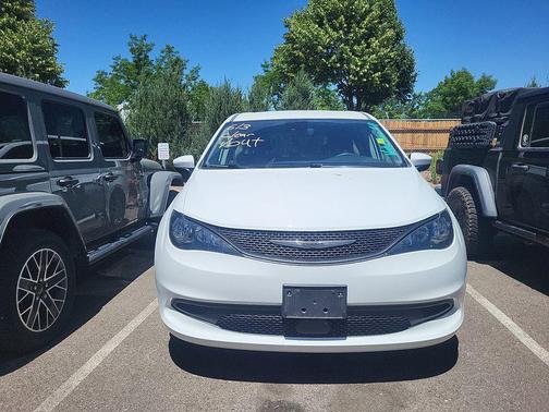 Bright White Clearcoat 2023 Chrysler Voyager LX