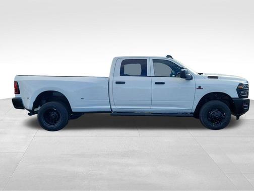 2026 RAM 3500 Tradesman Crew Cab 4x4 8' Box
