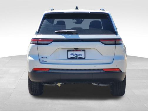 Bright White Clearcoat 2026 Jeep Grand Cherokee Altitude