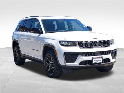 Bright White Clearcoat 2026 Jeep Grand Cherokee Altitude