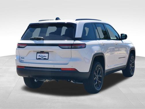 Bright White Clearcoat 2026 Jeep Grand Cherokee Altitude