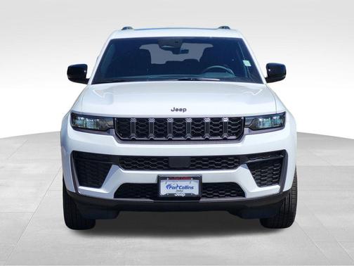 Bright White Clearcoat 2026 Jeep Grand Cherokee Altitude