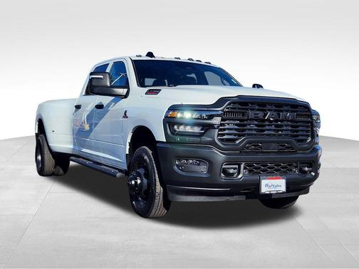 Bright White Clearcoat 2026 RAM 3500 Tradesman Crew Cab 4x4 8' Box