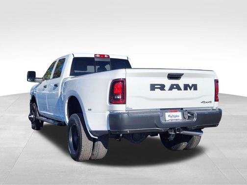 Bright White Clearcoat 2026 RAM 3500 Tradesman Crew Cab 4x4 8' Box