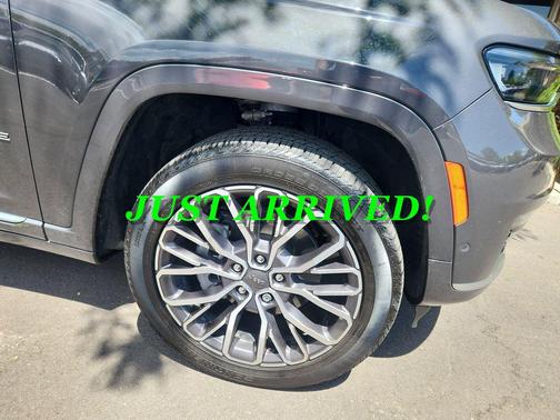 Baltic Gray Metallic Clearcoat 2025 Jeep Grand Cherokee L Summit Reserve