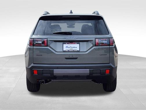 Sting-Gray Clearcoat 2026 Jeep Cherokee Laredo 4x4