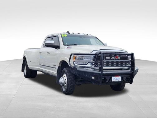 Pearl White 2019 RAM 3500 Limited Crew Cab 4x4 8' Box