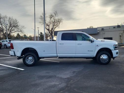 2026 RAM 3500 Limited Crew Cab 4x4 8' Box