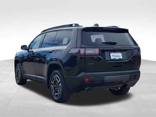 Diamond Black Crystal Pearlcoat 2026 Jeep Cherokee Laredo 4x4