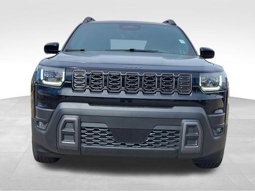 Diamond Black Crystal Pearlcoat 2026 Jeep Cherokee Laredo 4x4