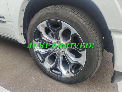 Bright White Clearcoat 2024 RAM 1500 Limited