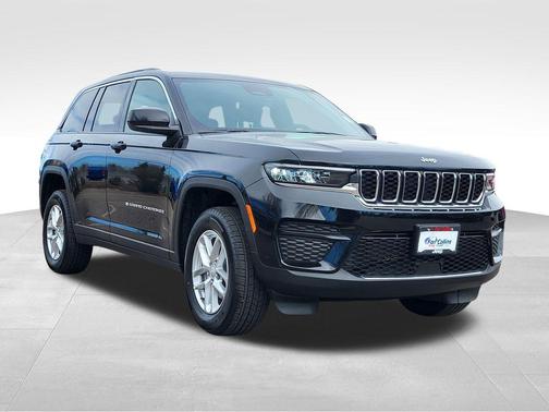 Diamond Black Crystal Pearlcoat 2026 Jeep Grand Cherokee Laredo