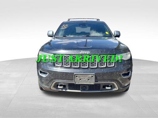 Diamond Black Crystal Pearlcoat 2018 Jeep Grand Cherokee Overland
