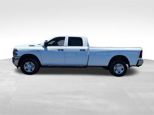 Bright White Clearcoat 2026 RAM 3500 Tradesman Crew Cab 4x4 8' Box