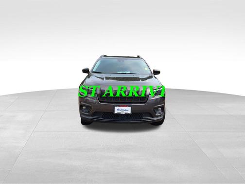 Granite Crystal Metallic Clearcoat 2023 Jeep Cherokee Altitude