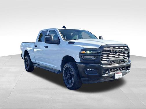 2026 RAM 2500 Tradesman Crew Cab 4x4 6'4' Box