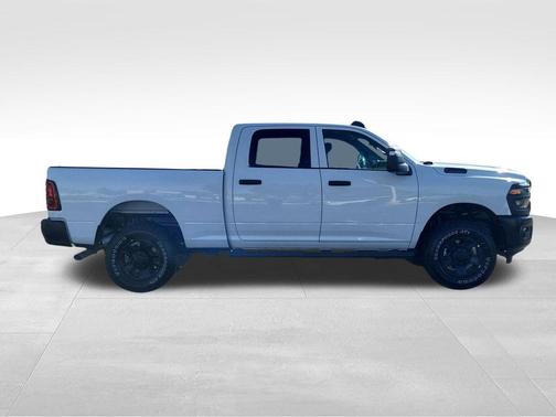 2026 RAM 2500 Tradesman Crew Cab 4x4 6'4' Box