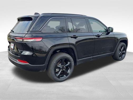 Diamond Black Crystal Pearlcoat 2026 Jeep Grand Cherokee Limited