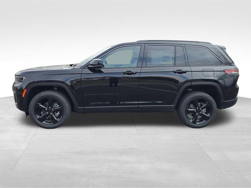Diamond Black Crystal Pearlcoat 2026 Jeep Grand Cherokee Limited