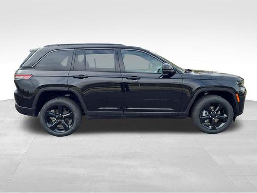 Diamond Black Crystal Pearlcoat 2026 Jeep Grand Cherokee Limited