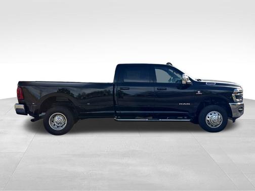 2026 RAM 3500 Laramie Crew Cab 4x4 8' Box
