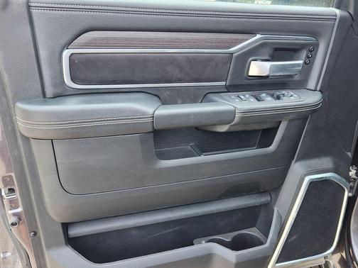 2025 RAM 3500 Laramie Crew Cab 4x4 8' Box