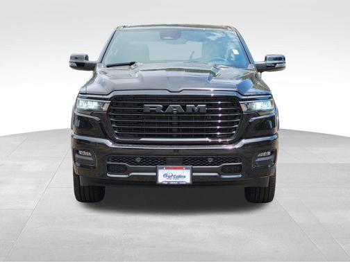 Diamond Black Crystal Pearlcoat 2026 RAM 1500 Laramie