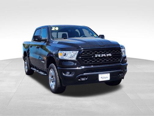 Diamond Black Crystal Pearlcoat 2024 RAM 1500 Big Horn/Lone Star
