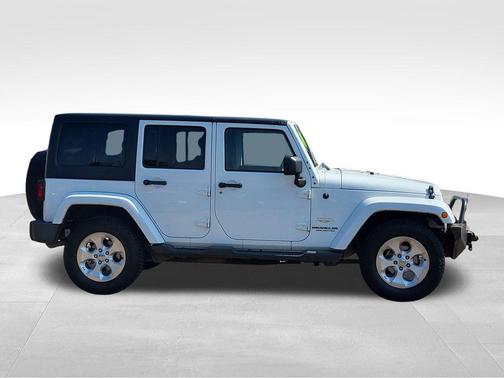 Bright White Clearcoat 2014 Jeep Wrangler Unlimited Sahara