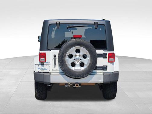 Bright White Clearcoat 2014 Jeep Wrangler Unlimited Sahara