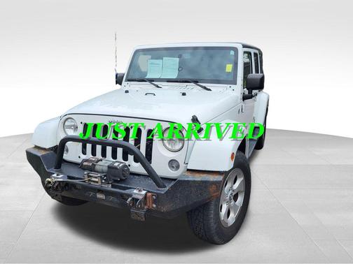 Bright White Clearcoat 2014 Jeep Wrangler Unlimited Sahara