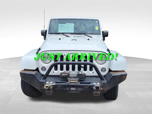 Bright White Clearcoat 2014 Jeep Wrangler Unlimited Sahara