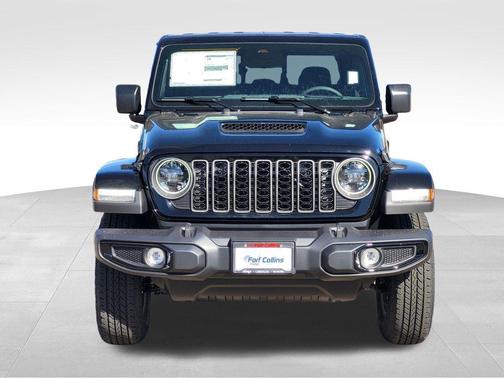 Black Clearcoat 2026 Jeep Gladiator Sport S