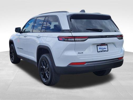 Bright White Clearcoat 2026 Jeep Grand Cherokee Altitude
