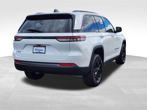 Bright White Clearcoat 2026 Jeep Grand Cherokee Altitude
