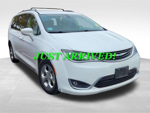 2018 Chrysler Pacifica Hybrid Touring L