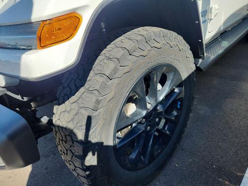 Bright White Clearcoat 2022 Jeep Wrangler Unlimited 4xe Sahara