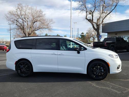 2026 Chrysler Pacifica L