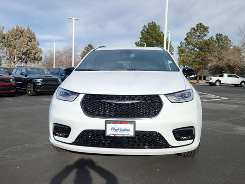 2026 Chrysler Pacifica L