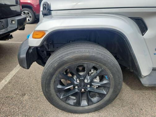 Silver Zynith Clearcoat 2022 Jeep Wrangler Unlimited 4xe Sahara