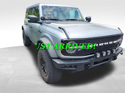 Iconic Silver Metallic 2023 Ford Bronco Wildtrak