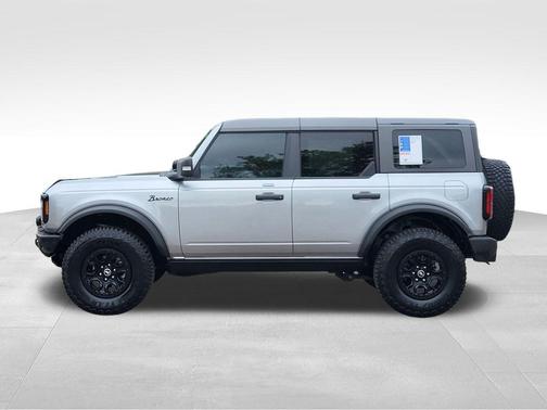 Iconic Silver Metallic 2023 Ford Bronco Wildtrak