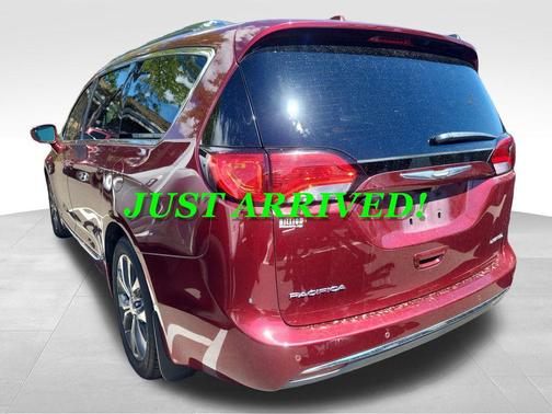 Velvet Red Pearlcoat 2017 Chrysler Pacifica Limited