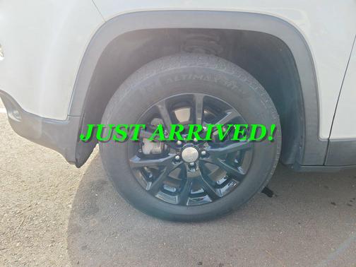 Bright White Clearcoat 2018 Jeep Cherokee Latitude